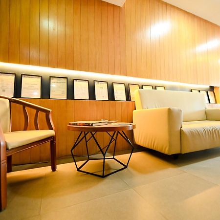 Blue Harbor Hotel Calapan Exterior photo