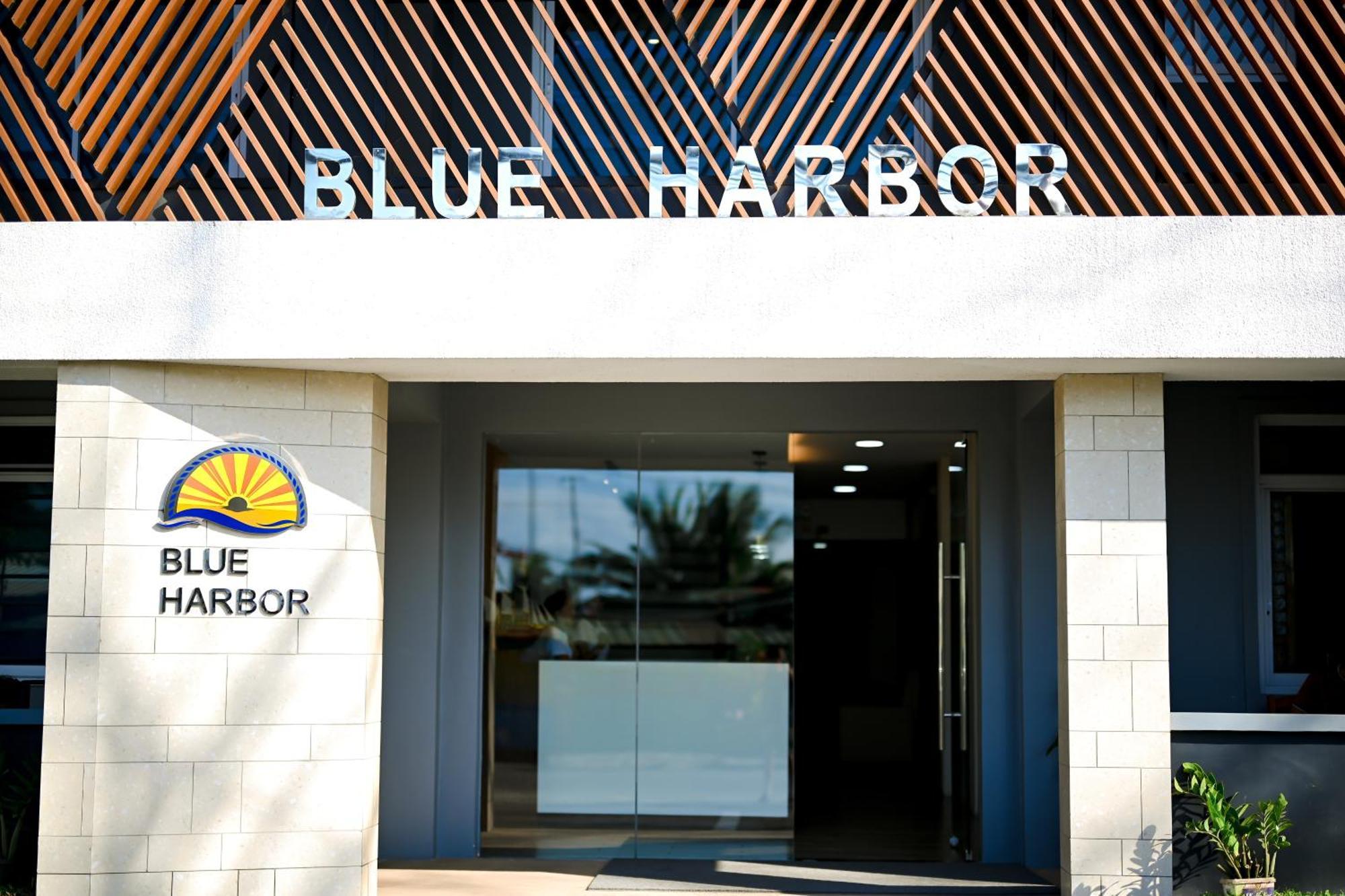 Blue Harbor Hotel Calapan Exterior photo